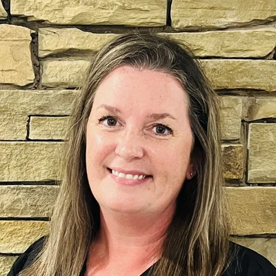 A headshot photo of Tracey